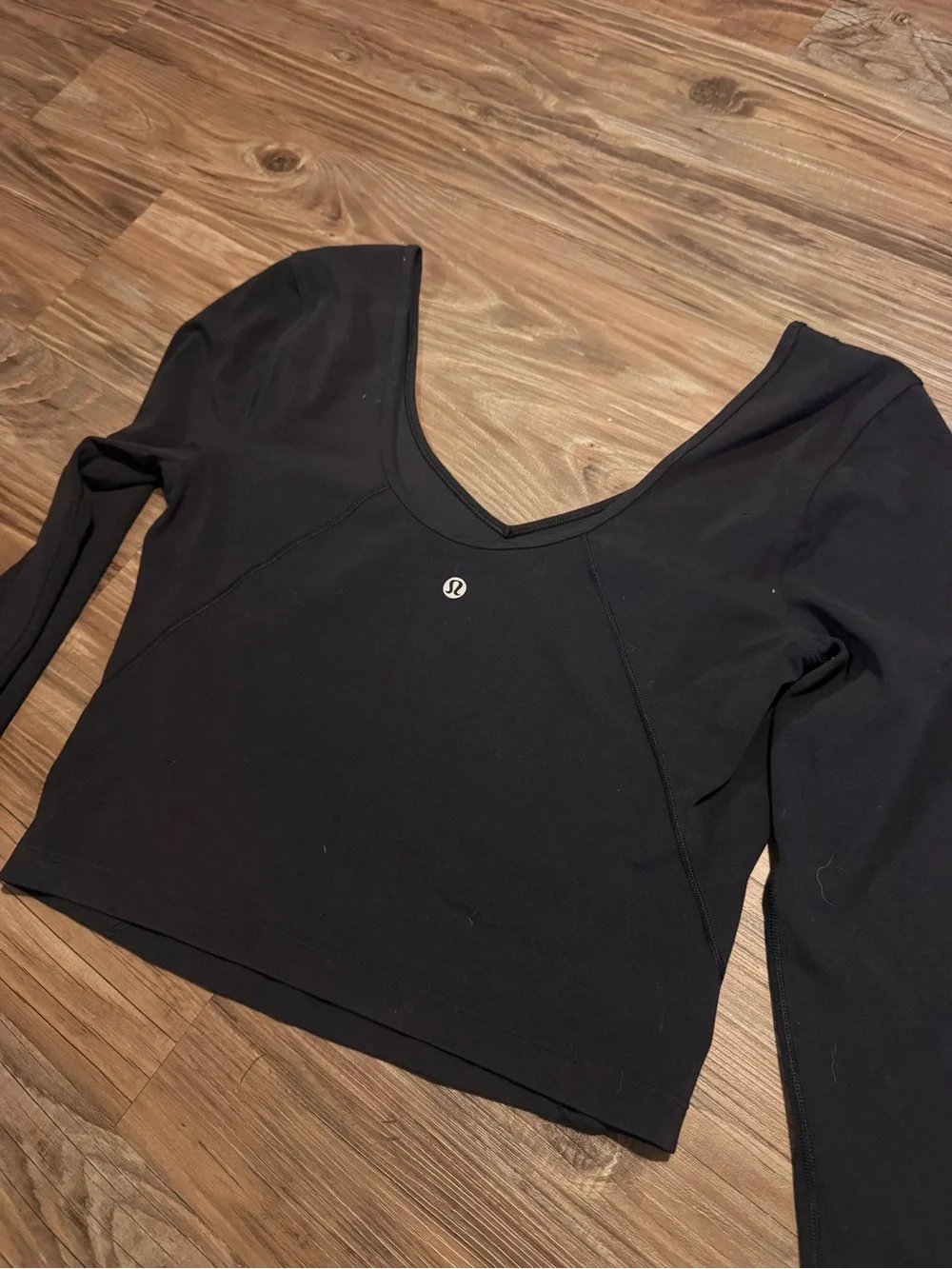 Lululemon Black V‑Neck Long Sleeve Cropped Top